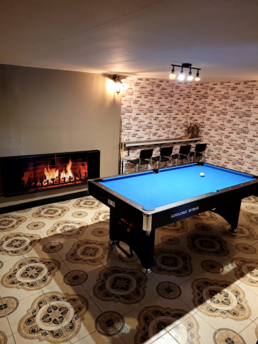 Vermaak in huis; de pooltafel.