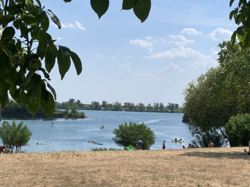 Zomers genieten aan het meer van Nyékládháza.
