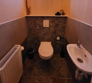 Aparte wc met extra comfort.