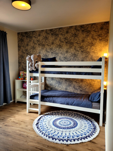 Speelse familiekamer voor jong en oud.