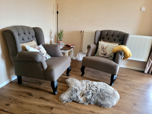 Knus zitje met twee fauteuils.